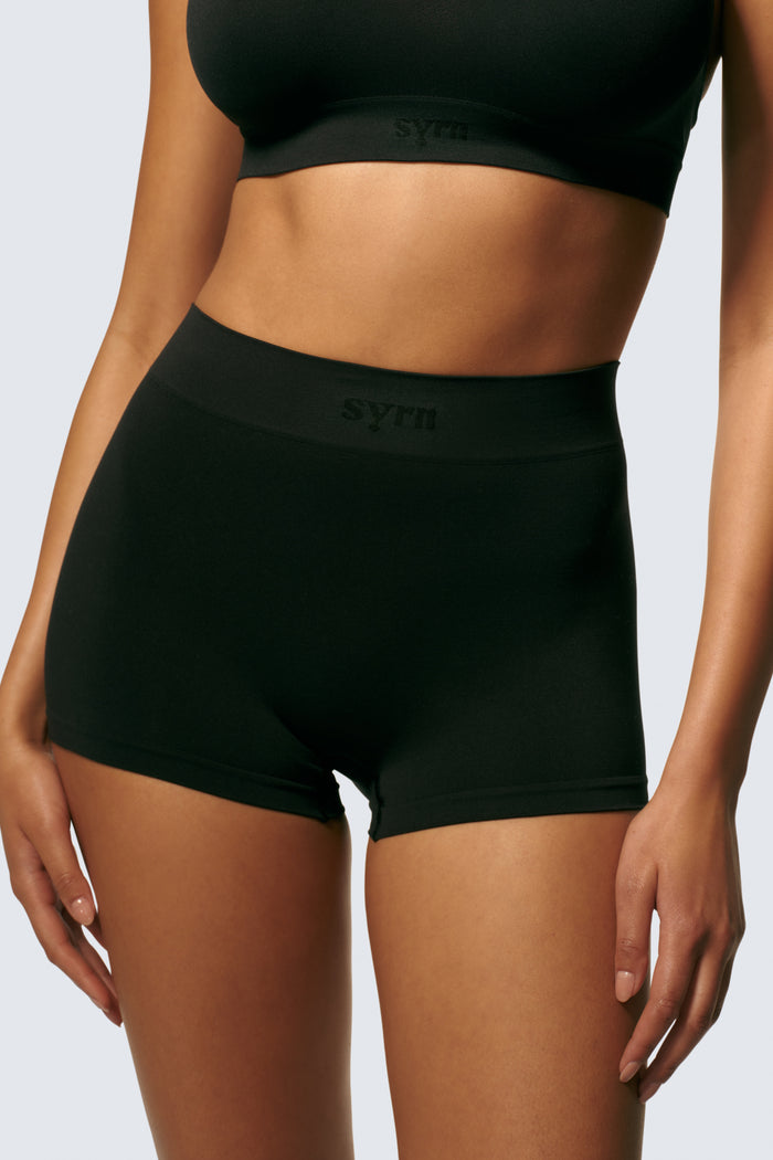 Michaela is 5’8 and wears sizes 34DD and M on top and S on the bottom