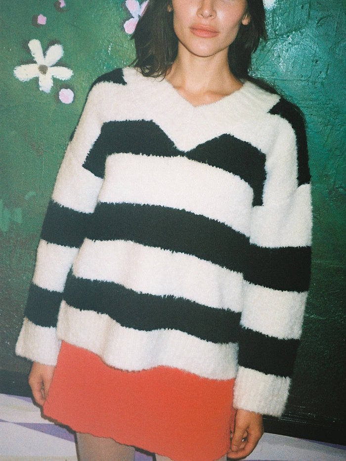 Lisa Says Gah - Coby V-Neck Sweater - Black/White Stripes -