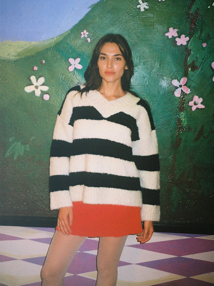 Lisa Says Gah - Coby V-Neck Sweater - Black/White Stripes -