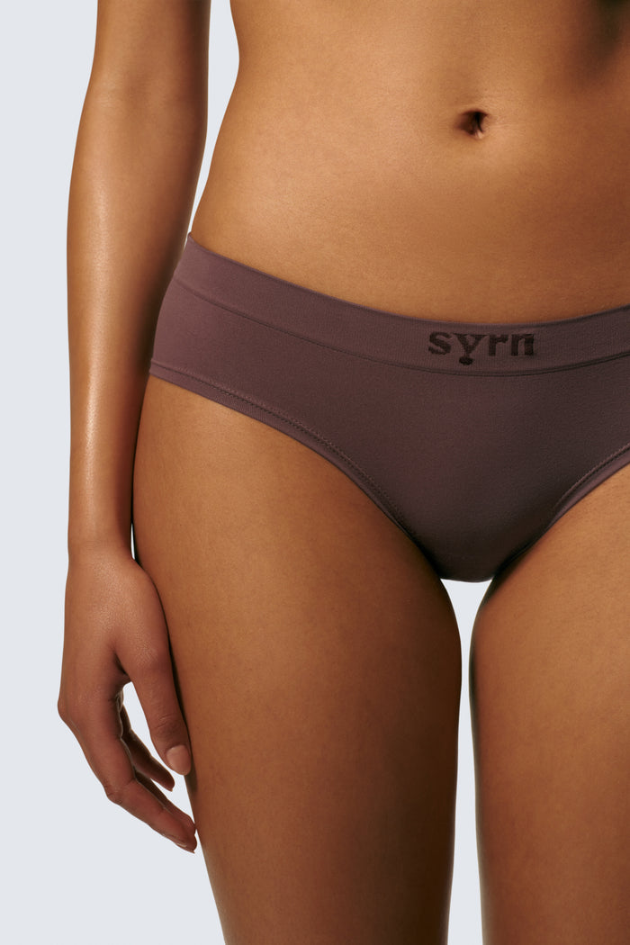 Michaela is 5’8 and wears sizes 34DD and M on top and S on the bottom