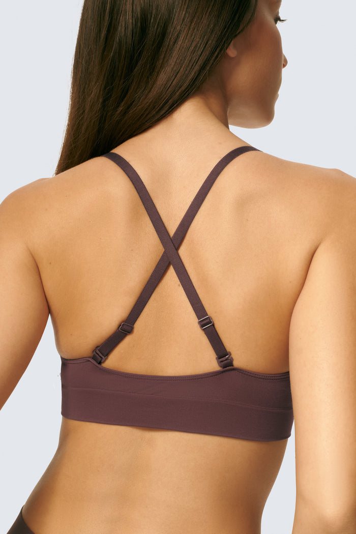 Mia is 5'8 and wears sizes 32D and S on top and XS on the bottom