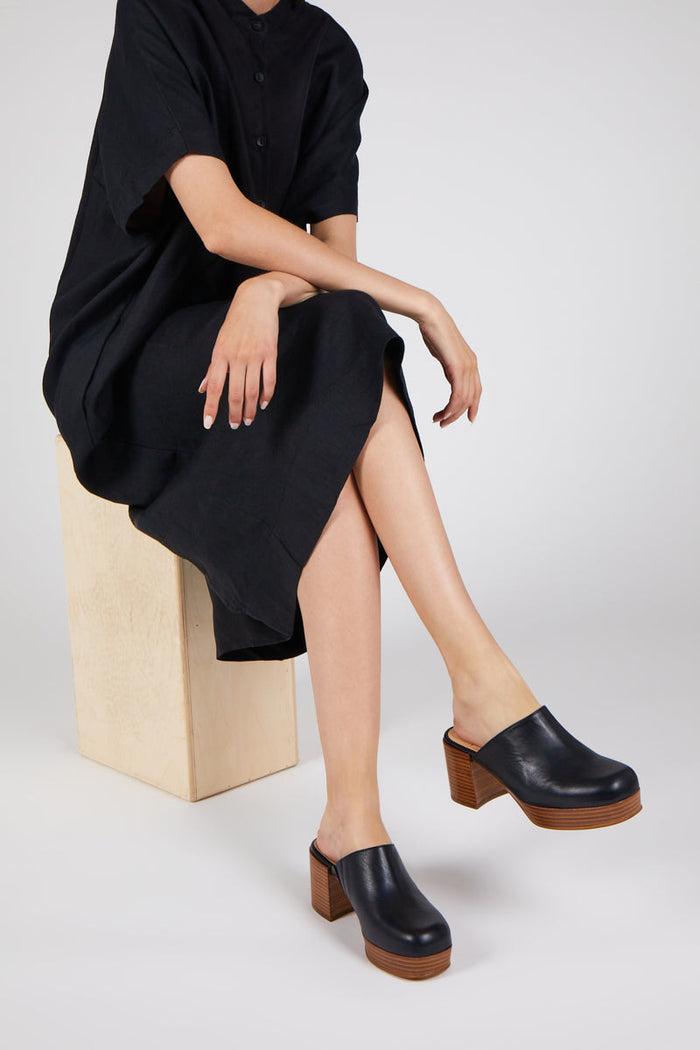 Intentionally Blank - Facts Leather Platform Clog -