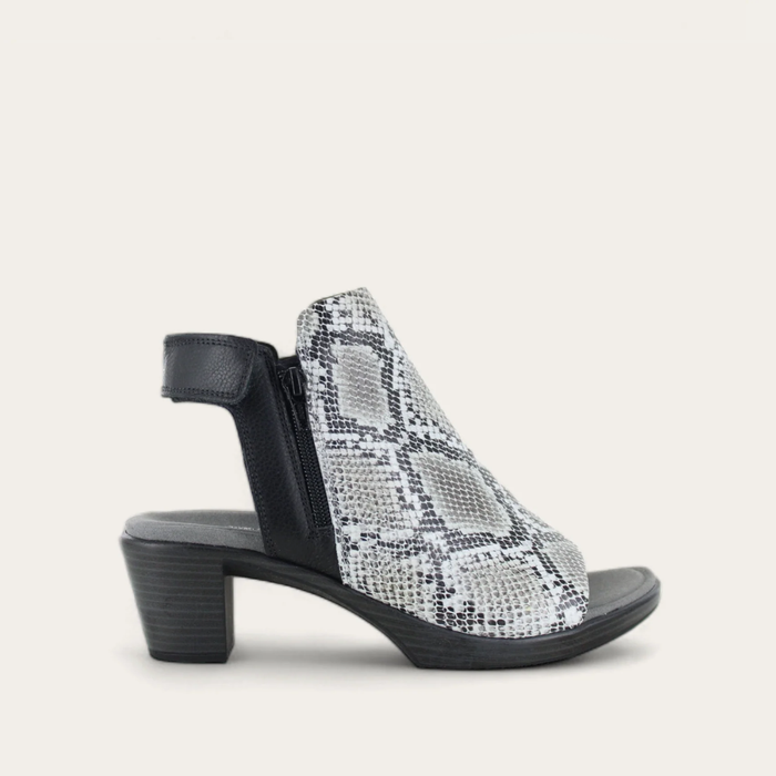 Favorite-_Gray_Cobra_Lthr_Soft_Black_lthr_3ce45802-5752-4482-82fb-9e62cdb71097