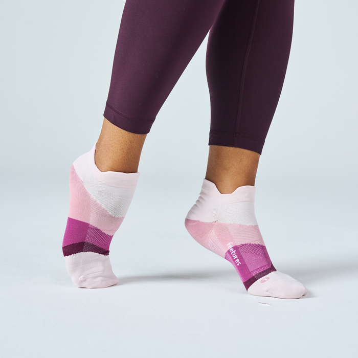 Feetures Elite Ultra Light Cushion Tab Socks