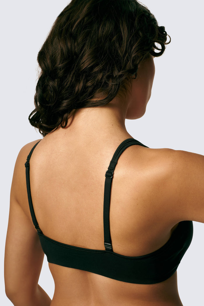 Isabella is 5’9 and wears sizes 34DD and S