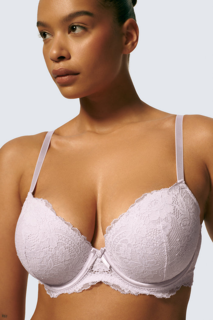 Shimma is 5'9 and 36D