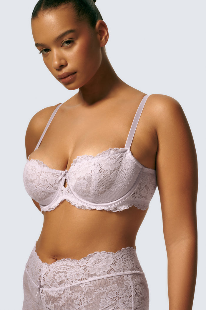 Shimma is 5'9 and 36D and wears M