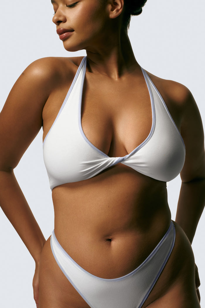 Shimma is 5’9 and wears sizes 36D and M