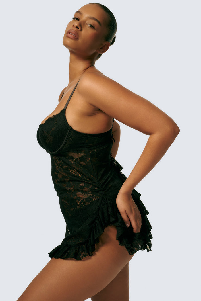 Shimma is 5'9 and 36D and wears M