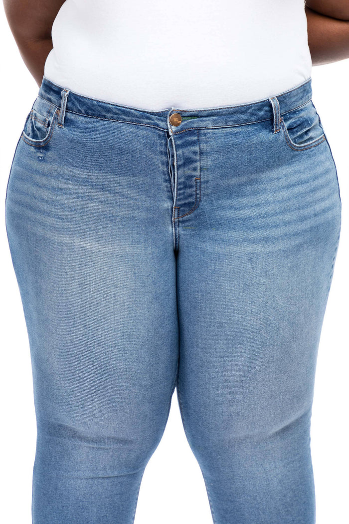 Sustainable Girlfriend Jeans in 18W - Laluxe Femme